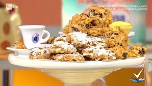 Rose del deserto con gocce di cioccolato. Detto Fatto Ricetta Biscotti Rose Del Deserto Di Giustina