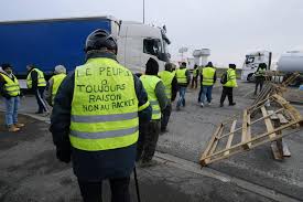 Charte qui est en train de tourner sur les réseaux sociaux et que nous validons à quasiment 100 % concernant les revendications que devraient avoir les gilets jaunes s'ils veulent vraiment changer durablement la situation du pays. Mobilisation Des Gilets Jaunes Les Points De Blocage Region Par Region
