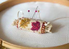 Pdf includes colored cross stitch graph pattern as blocks, cross stitch pattern with symbols and colors, as well as dmc color recommendations, material list, and stitching tips. Leaves Needle Roll Anptmag