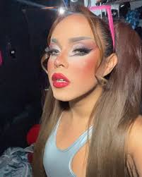 Edd Lara en @neonqueer_club