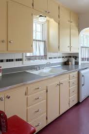 Lauryn And Dennis 1939 Humble Kitchen Makeover 20 Photos Vintage Kitchen Cabinets Kitchen Remodel Small Retro Kitchen