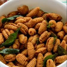 Bahan bahan kuih gunting pedas 3 cawan tepung gandum 1/2 cawan majerin 1 sudu makan rempah kari 1 sudu makan serbuk. Buy Ready Stock Kuih Siput Umi Manis Pedas Perisa Bilis Seetracker Malaysia