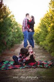 15 Christmas Family Pictures Realistic Photography Design Art Creative Tip Idea Family Christmas Pictures Christmas Family Photos Family Holiday Photos