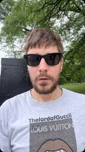 #magnetfishing #dangerzone #marquettepark #chicago #mostdangerous  #brutemagnetics man