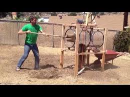 Diy Trommel Rotary Screen Separator Remove Rocks From Soil Youtube Trommel Kompost Gartenarbeit