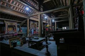 Ban thờ truyền thống trong ngôi nhà của ...