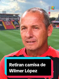 Wilmer López se convierte en socio honorario de Alajuelense