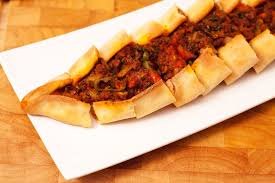 Pide Mit Hackfleisch Turkisches Rezept Kochfaszination De Rezepte Turkische Rezepte Essen