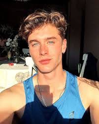 Hannah Strunk's Instagram, Twitter & Facebook