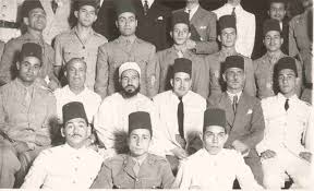 Berbeda halnya dari sifat kedua rasul, al khianat memiliki arti berkhianat. Hasan Al Banna Sang Murabbi Ummah Indahnya Islam