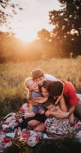 Authentic Natural Lifestyle Family Photos And Non Cheesy Posing Ideas And Activities For Y Summer Family Photos Lifestyle Photography Family Family Photo Pose