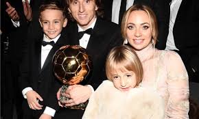 He currently plays for the real madrid, in the spanish league, and for the croatian national team. Luka Modric Erhalt Auch Ballon D Or Sport Nachrichten Mittelbayerische
