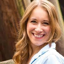 Lynn Kline's Instagram, Twitter & Facebook