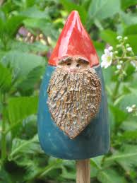 Kleiner Gartenwichtel Pflanzenstecker Zaunhocker Pflanzen