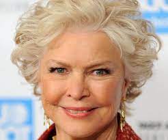 Long hairs with lower curls draw the full attention from round face, fatty face to slim and oval look face. 50 Greatest Short Hairstyles For Round Faces Over 50