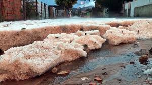 Congelado o vapor da água fica. Chuva De Granizo Muda Paisagem No Campo E Enche Ruas De Gelo Em Cidades Do Sul De Mg Sul De Minas G1