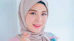 Selama mengetahui bagaimana cara membuat wajah nampak awet muda dan melakukan cara tersebut secara rutin, tanda penuaan seperti kulit kendor, keriput, flek hitam dan lain sebagainya dapat diatasi dengan mudah. 5 Tips Agar Wajah Cantik Dan Putih Berseri Menurut Islam Majalah Keluarga