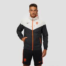 Inspiring the world's athletes, nike delivers innovative products, experiences and services. Nike Uefa Euro 2020 Knvb Nederland Windrunner Voetbaljas 20 22 Zwart Wit Heren