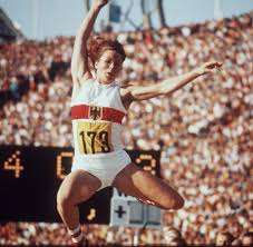 Mihambo gewinnt gold im weitsprung. Heide Ecker Rosendahl Fur Den Olympiasieg Gab Es 1972 Ein Bugeleisen Welt