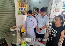 Qua kiểm tra, giám sát công tác quản lý an toàn thực phẩm thức ăn đường  phố: Tập trung hướng dẫn, tạo chuyển biến tích cực
