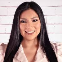 Elizabeth Alban's Instagram, Twitter & Facebook