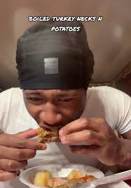 granny don’t miss twin 🧏‍♂️. #fyp #ASMR #foodtiktok #everything  #turkeyneck #boil