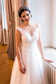 Fashion•id ↬ braut & hochzeitskleider online shop ⬌ 100 tage rückgaberecht ✓ brautkleider & hochzeitskleider kollektion 2021 ➤ 0€ versand & schnelle lieferung! Hochzeit Auf Schloss Ovelgonne Bad Oeynhausen Inspiration Kleid Hochzeit Hochzeitskleid Spitze Brautkleid Armellos
