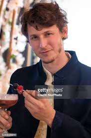 17 Photos & High Res Pictures