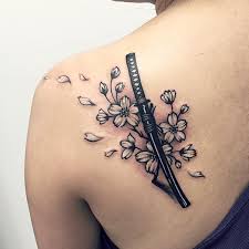 Tatouages 50 Dessins Fleuris Pour Un Esprit Romantique Tatouage Beau Tatouage Tatouage Cerisier