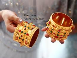 مضاعد فخمة مطلية ذهب شبيهه بالذهب الأصلي متوفر مقاسات S M L السعر 220 درهم Bangles Jewelry Bracelets
