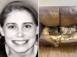 Leur fille a passé 12 ans sur le même canapé, mourant à petit feu