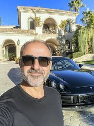 I'm 69 years old from Australia 🇦🇺 Single ready to travel to any other  countries 🌹