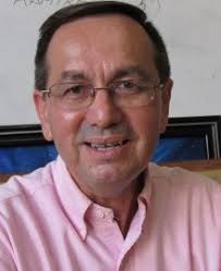 Un pintor que fusiona su talento con psicología para enseñar en Santa Ana