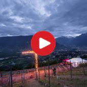 Sonntag nach fronleichnam feuer, welche an das gelöbnis errinnern, welches die tiroler dem herzen jesu gegeben haben, nachdem sie von den truppen napoleons akut bedroht wurden. Herz Jesu Feuer Sudtirol