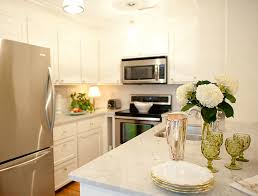 small kitchen with peninsula