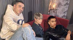 Mahmood in barca con elodie ha un piccolo incidente durante un tuffo e la cantante è costretta a medicarlo con un vistoso cerotto bianco in testa. Marracash Con Elodie A La Scala Viene Confuso Con Mahmood