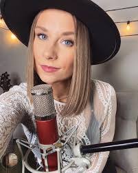 Katrina Maxfield's Instagram, Twitter & Facebook