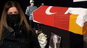 Usta sanatçının kızı pelin öztekin'in sosyal medyadaki arayışı ise kısa sürede sonuca ulaştı. Rasim Oztekin Son Yolculuguna Ugurlaniyor Haber Haberler Son Dakika Haberler