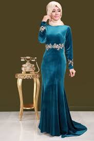 En Yeni Isleme Detay Kuyruklu Kadife Abiye Petrol Urun Kodu Bnm00243 129 90 Tl Aksamustu Giysileri Abaya Tarzi The Dress