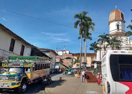 La masacre de el aro fue una masacre perpetrada en el corregimiento el aro, perteneciente al. La Maldicion En Ituango Las2orillas