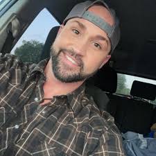 Lee Roberts updated his profile picture.