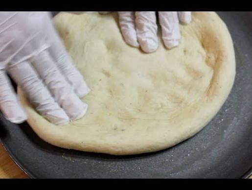 طريقة عمل عجينة البيتزا في المنزل - How to ] Pizza Dough at home ]