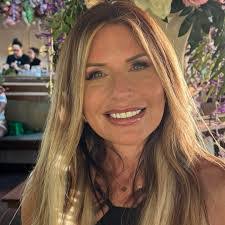 Kerri Helms's Instagram, Twitter & Facebook