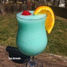 Frozen Blue Hawaiian Cocktail Tipsybartender Com Hawaiian Cocktails Blue Drinks Coconut Rum
