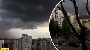 Киев в понедельник, 19 июля, накрыл ураган с мощным ливнем и градом. Kiev Zatopilo Livnem I Zasypalo Gradom Video I Foto Novosti Rbk Ukraina