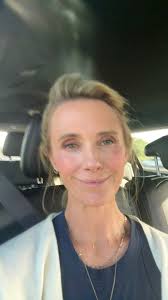 Estoy orgullosa de todos los que se han unido para manifestar pacíficamente  y defender lo que es justo., Les pido que abrasen a sus familias y que  mantengan la calma este fin de semana. , #espanol ...