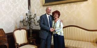 Sempre da ministra fu protagonista nel 2011 di una gaffe sul tunnel e i neutrini del gran sasso. Smartphone In Classe La Posizione Del Nuovo Ministro Dell Istruzione