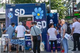 Jimmie åkesson är ledare för sverigedemokraterna. Sverigedemokraterna Det Enda Landsbygdsvanliga Partiet Land Lantbruk