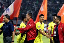 League one, bri liga 1 for sponsorship reasons with bank rakyat indonesia) is the men's top professional football division of the indonesian football league system. Resmi Pssi Putuskan Shopee Liga 1 2020 Dan Liga 2 Berlanjut Halaman All Kompas Com
