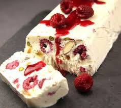 Buche De Nougat Glace Et Son Coulis De Fruits Rouges Recette Recette Nougat Glace Gateaux Et Desserts